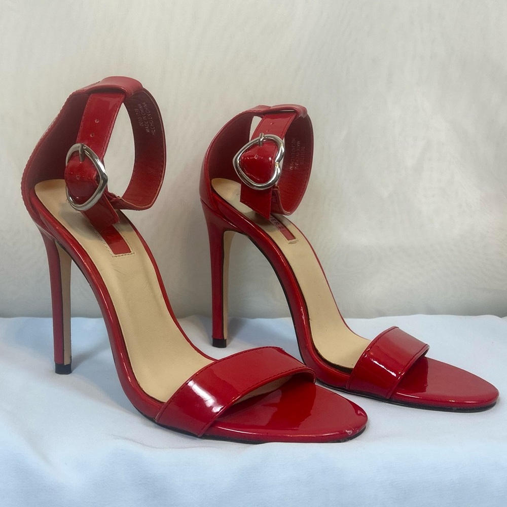 Store Display Forever 21 Red Heart Buckles Womens High Heel Sandals Shoes / US 7